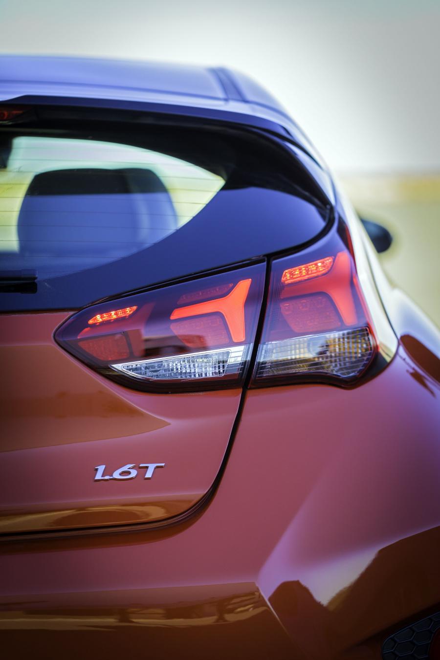 Детали экстерьера Hyundai Veloster Turbo 2018 года  (NA) (фото 26 из 61)